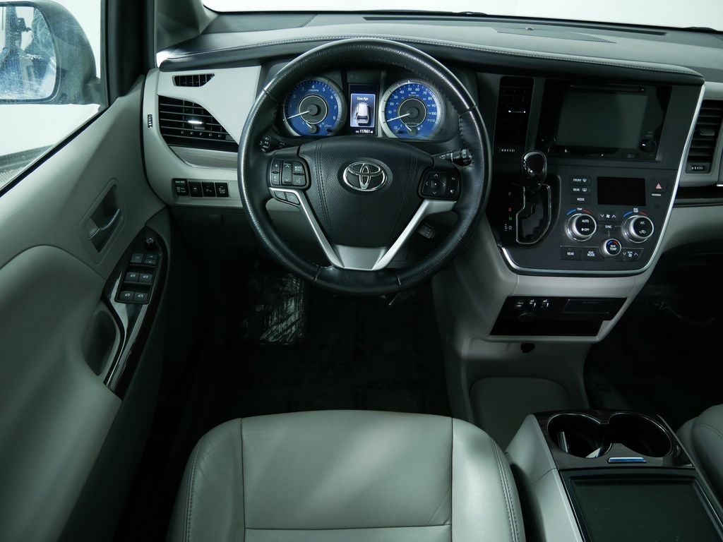 2017 Toyota Sienna XLE 7 Passenger