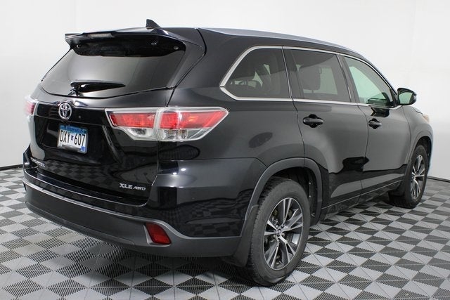 Used 2016 Toyota Highlander XLE with VIN 5TDJKRFH6GS308684 for sale in Brooklyn Park, Minnesota
