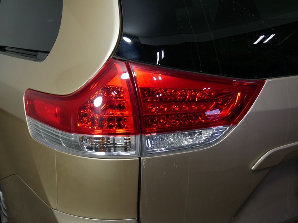 2014 Toyota Sienna XLE 7 Passenger