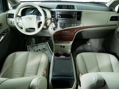 2014 Toyota Sienna XLE 7 Passenger