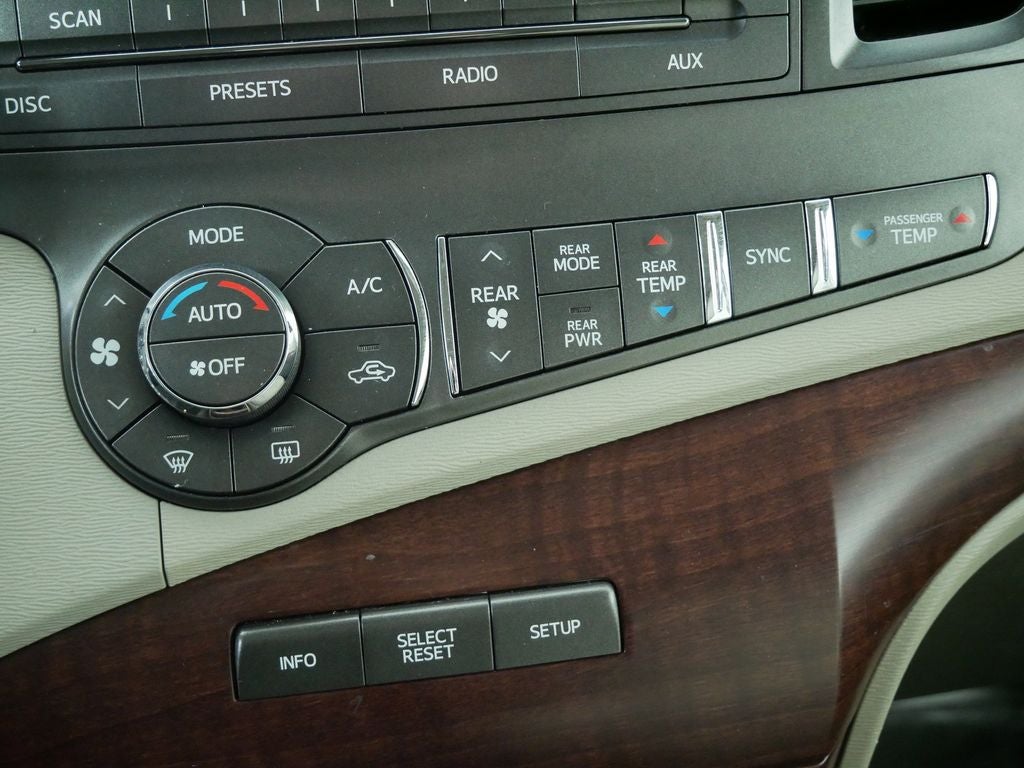 2014 Toyota Sienna XLE 7 Passenger