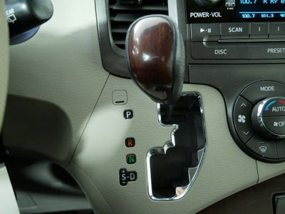 2014 Toyota Sienna XLE 7 Passenger