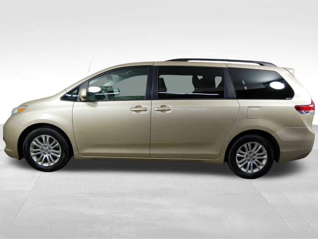 2014 Toyota Sienna XLE 7 Passenger