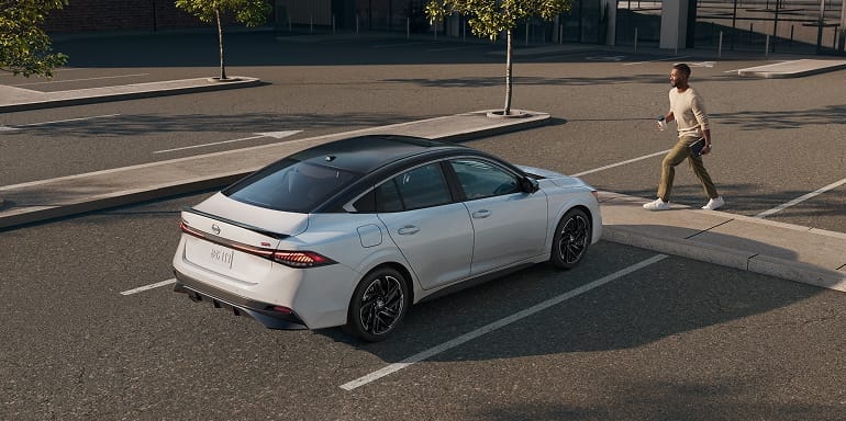 Lupient Nissan in Brooklyn Park MN